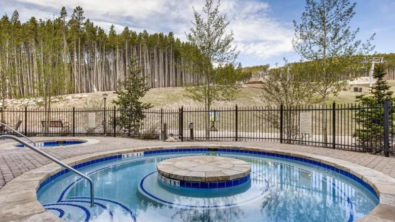 Crystal Peak Lodge 3 Bedroom Ski In, Ski Out Slopeside Condo At The Base Of Peak 7